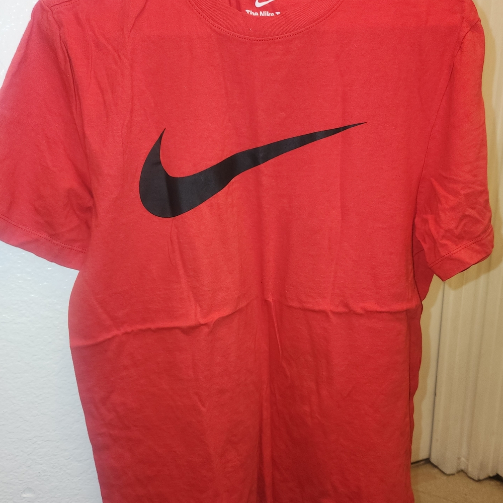 Nike Men's Red T-Shirt